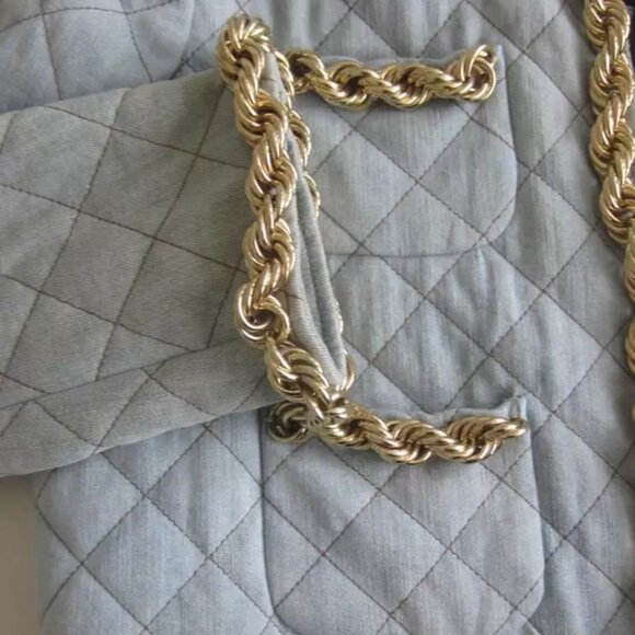 MOSCHINO COUTURE LIGHT WASH FADED DENIM QUILT GOLD CHAIN JACKET IT44 USA 10 - Picture 12 of 15